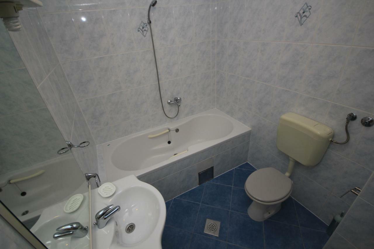 Comfort Sea View Apartment With Parking And Two Bedrooms Baska Voda Exterior photo